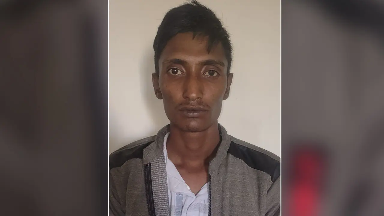 আসল পুলিশ ব্যবহার করে টাকা হাতিয়ে নিতেন নকল এসপি! 