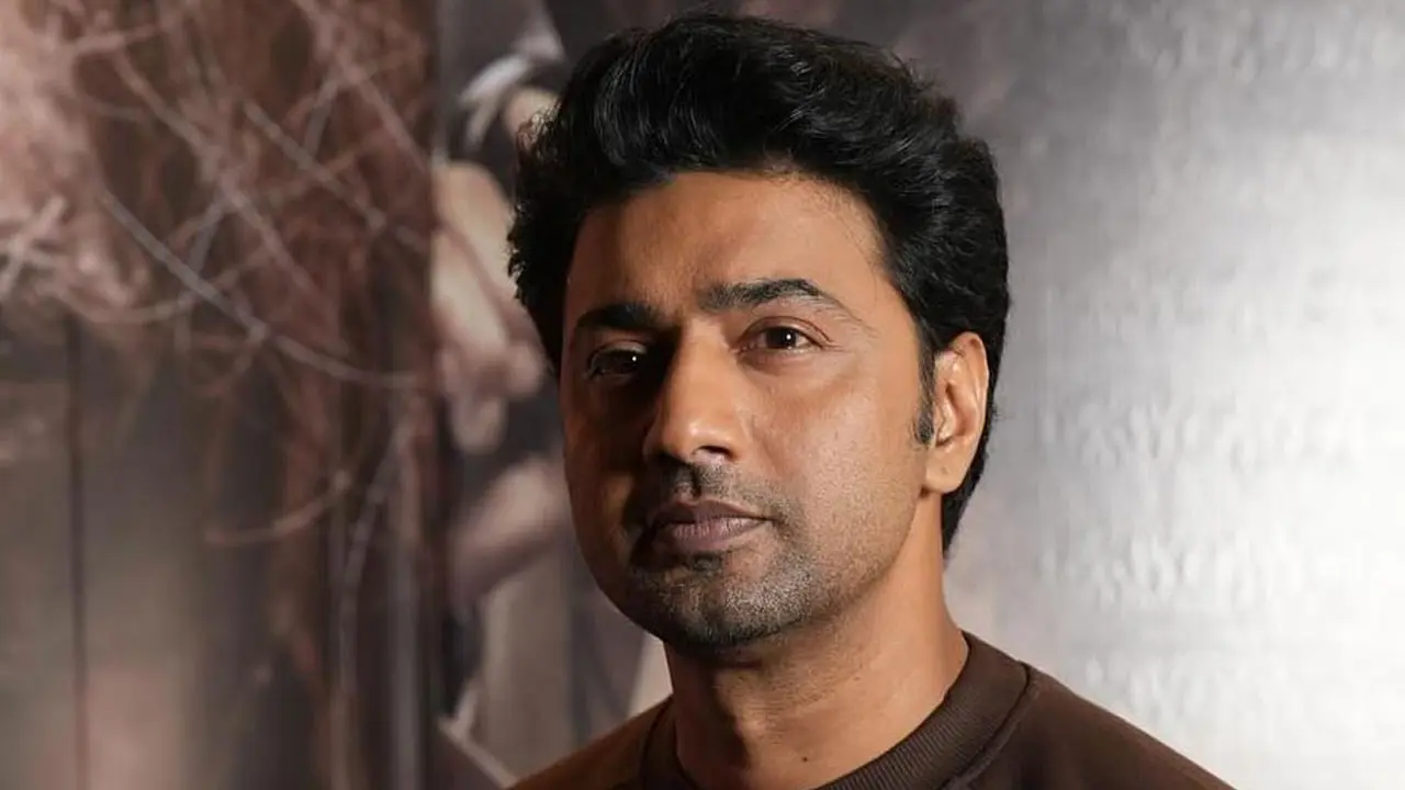 ‘রঘু ডাকাত’ রূপে পর্দায় আসছেন দেব