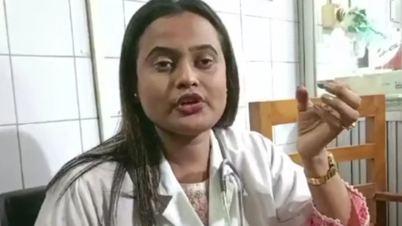 নীলক্ষেত থেকে বানানো অ্যাপ্রোন-আইডিসহ আইসিইউতে আটক