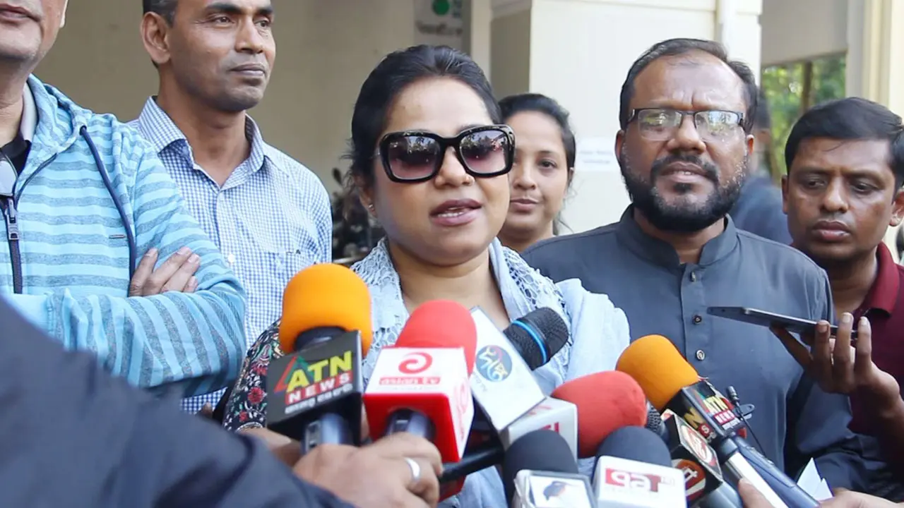 ফোনে-মেসেজে হুমকি, নিরাপত্তা চাইলেন ডলি সায়ন্তনী