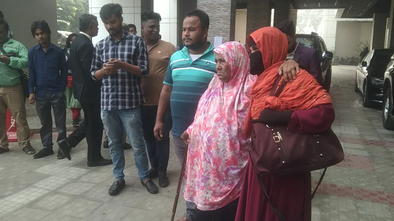 স্বতন্ত্র প্রার্থীর পক্ষে সাক্ষ্য দিতে ইসিতে ৭৬ বছরের বৃদ্ধা