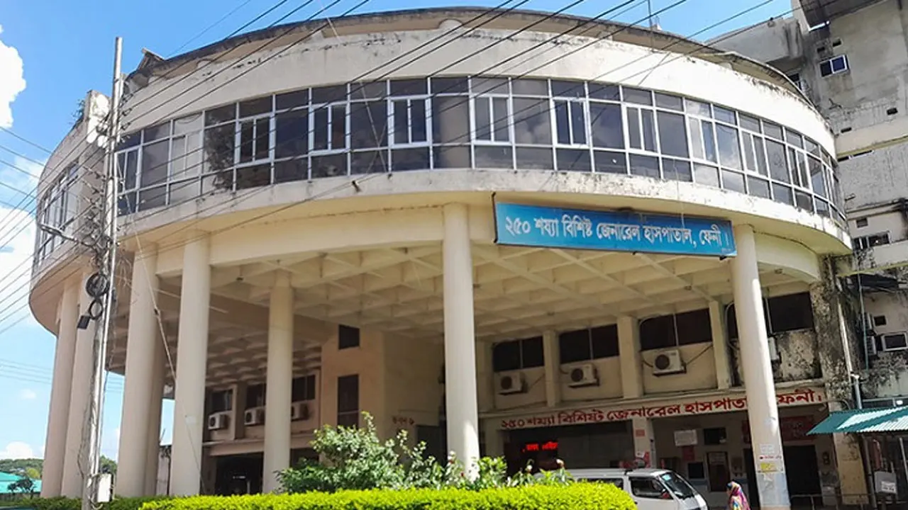 ফেনীতে নিজের শরীরে আগুন দিলেন কলেজছাত্রী