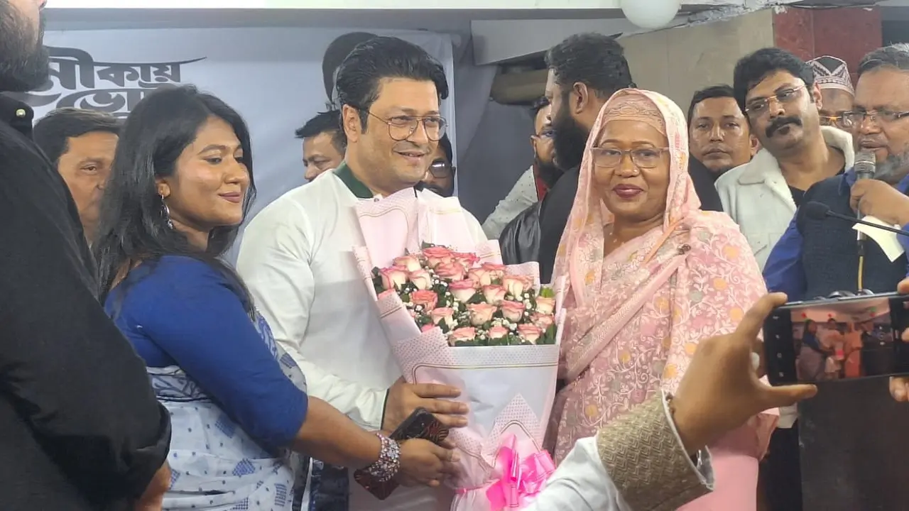 নির্বাচনী মাঠ কাঁপাচ্ছেন ফেরদৌস!