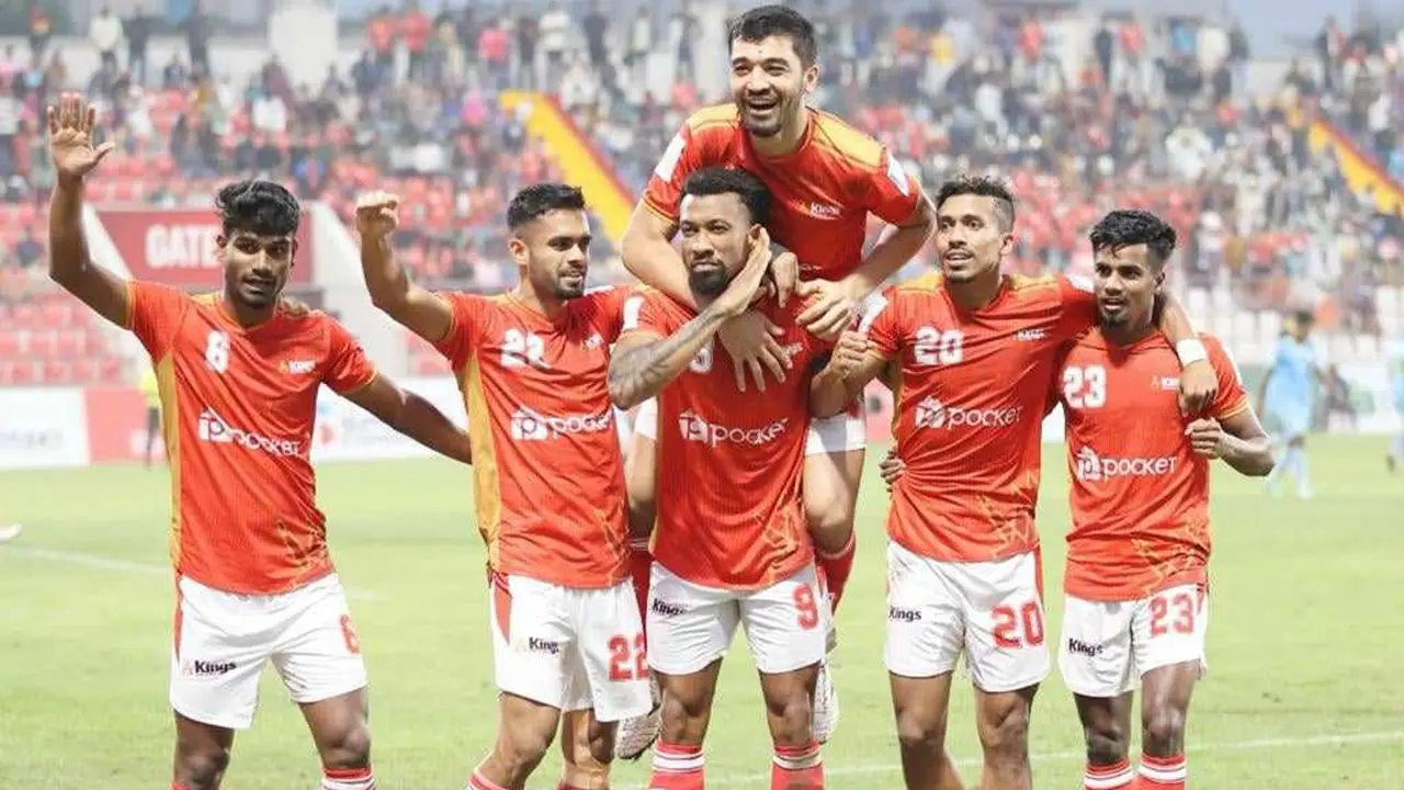 আবাহনীকে উড়িয়ে ফাইনালে কিংস