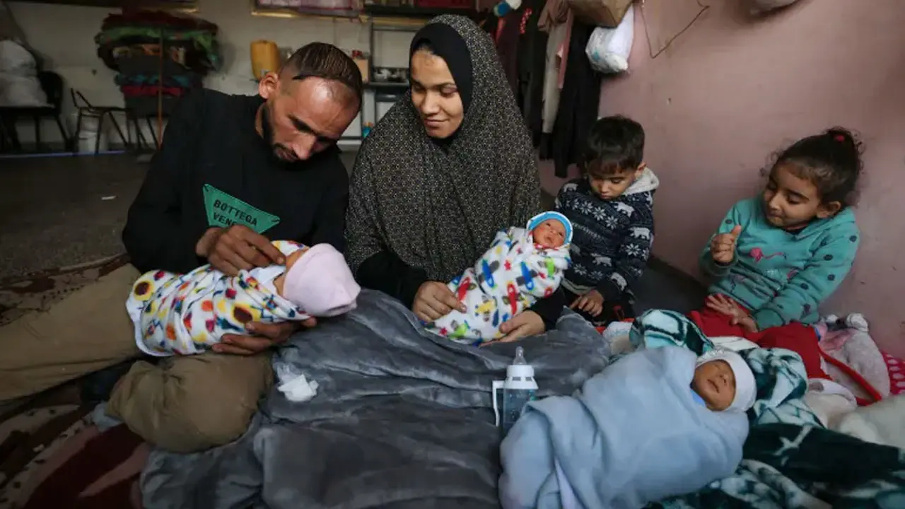গাজায় একসঙ্গে ৪ সন্তানের জন্ম দিলেন বাস্তুচ্যুত ফিলিস্তিনি মা