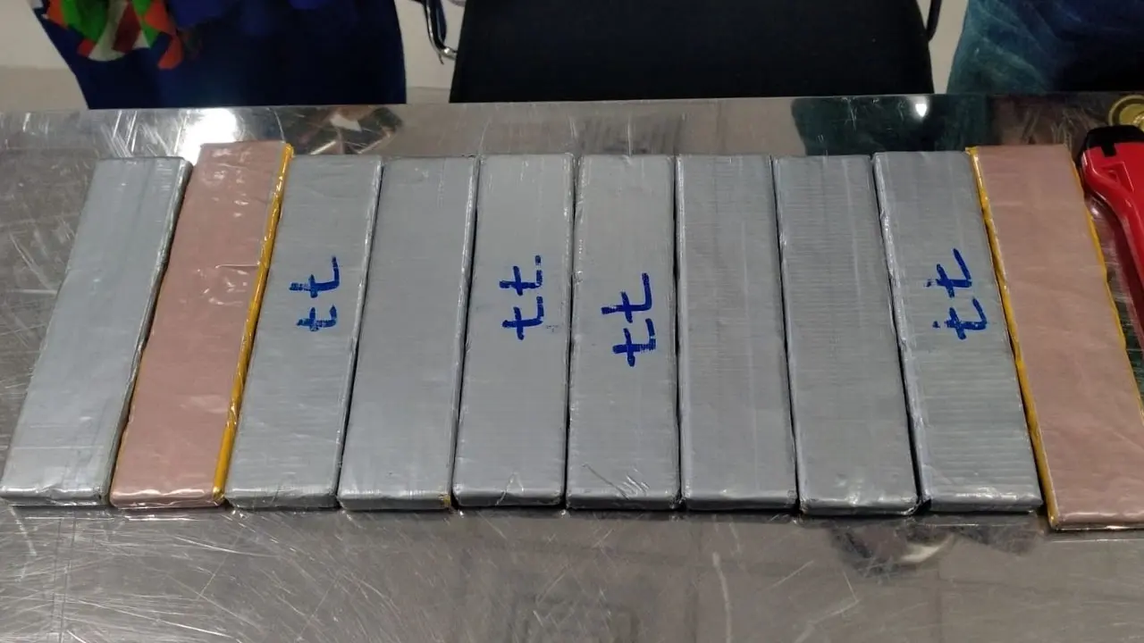ওসমানী বিমানবন্দরে ৩৪ কেজি স্বর্ণের চালান আটক