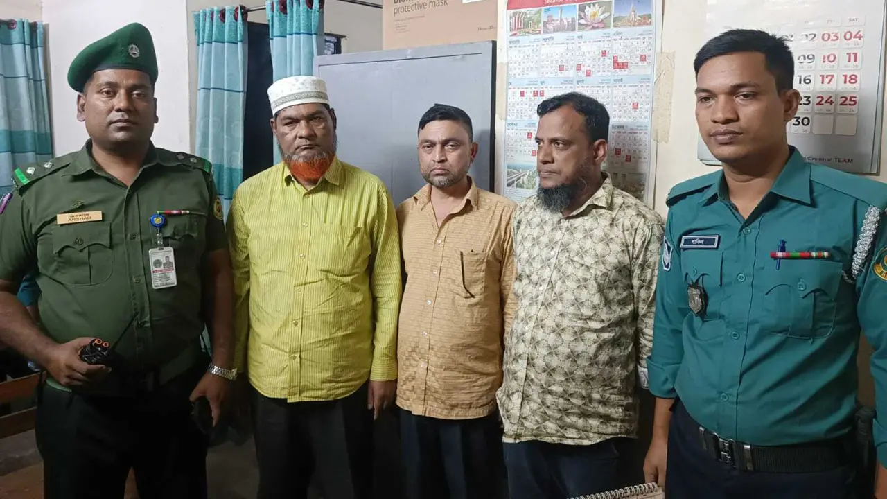 সরকারি ওষুধ চুরির অভিযোগে হাসপাতালের তিন কর্মচারী আটক