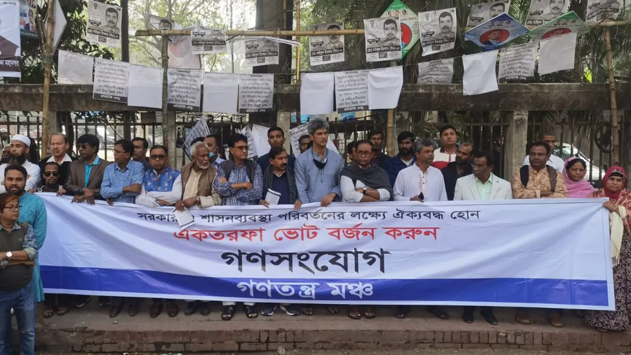 প্রধান নির্বাচন কমিশনার ওবায়দুল কাদেরের ভাষায় কথা বলছেন