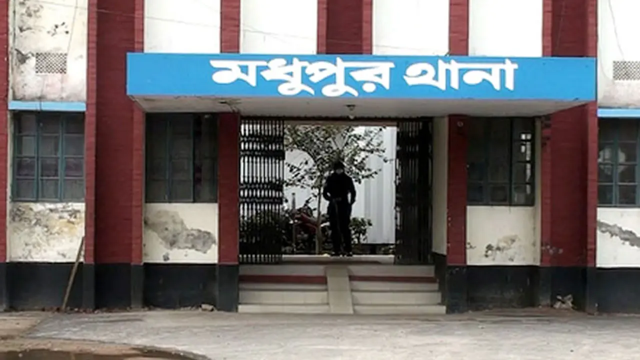 মা-ছেলেসহ চারজনকে গাছে বেঁধে নির্যাতন, ৯৯৯-এ ফো‌ন পেয়ে উদ্ধার