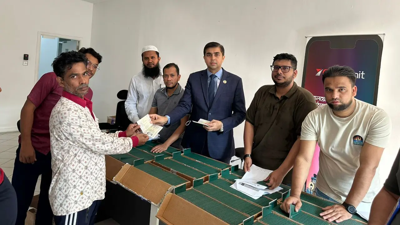 মালয়েশিয়ায় একদিনে ৩ হাজার পাসপোর্ট ডেলিভারি