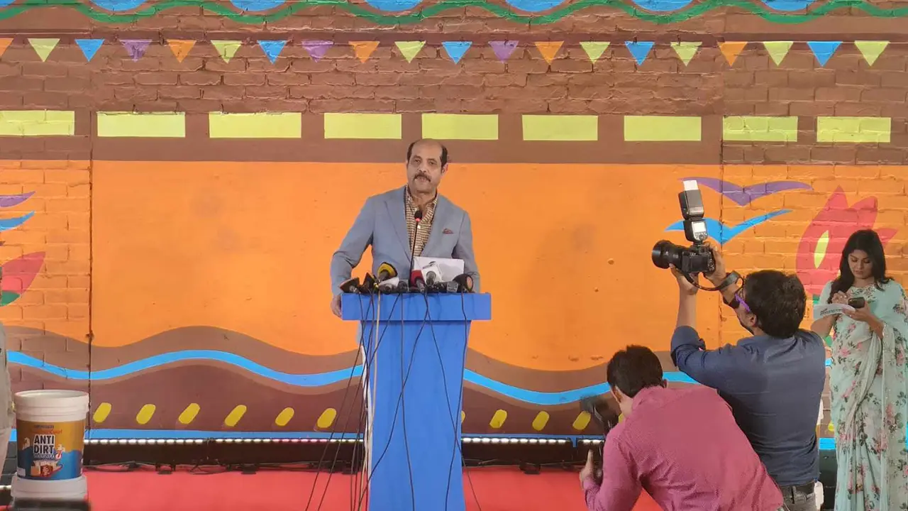 যত্রতত্র পোস্টার না লাগাতে প্রজ্ঞাপন চেয়ে ইসিকে মেয়রের অনুরোধ 