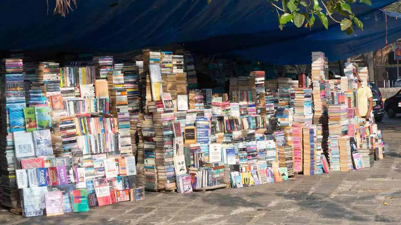 ১০ টাকাতেই মিলবে বই
