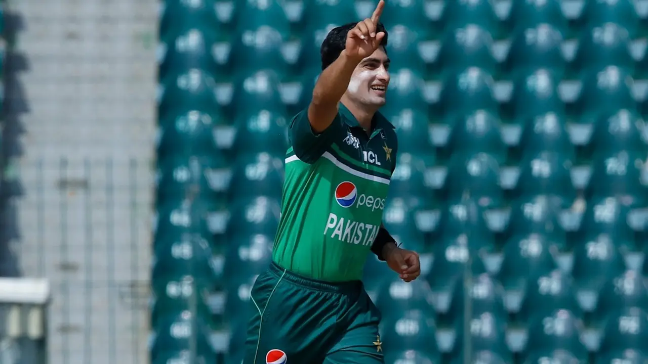 জানা গেল নাসিম শাহের মাঠে ফেরার সময়