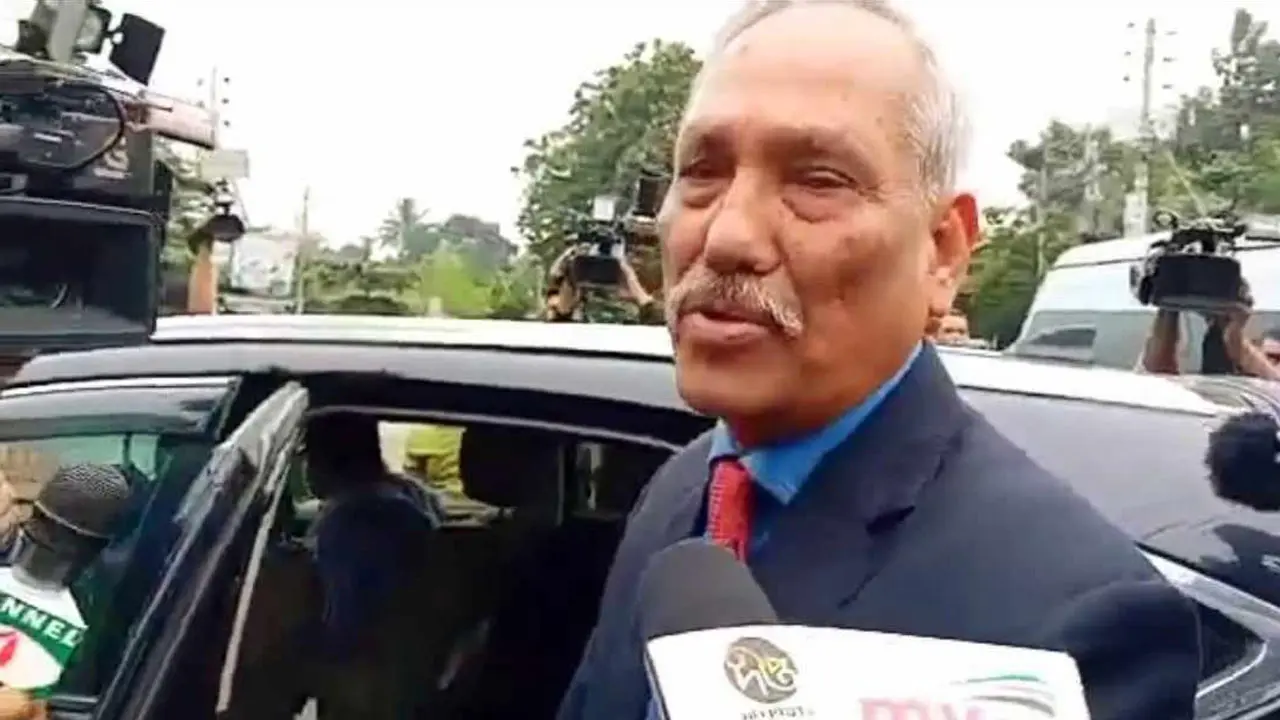 নির্বাচন কমিশনে সাংবাদিকদের সঙ্গে দুর্ব্যবহার করলেন শাহজাহান ওমর