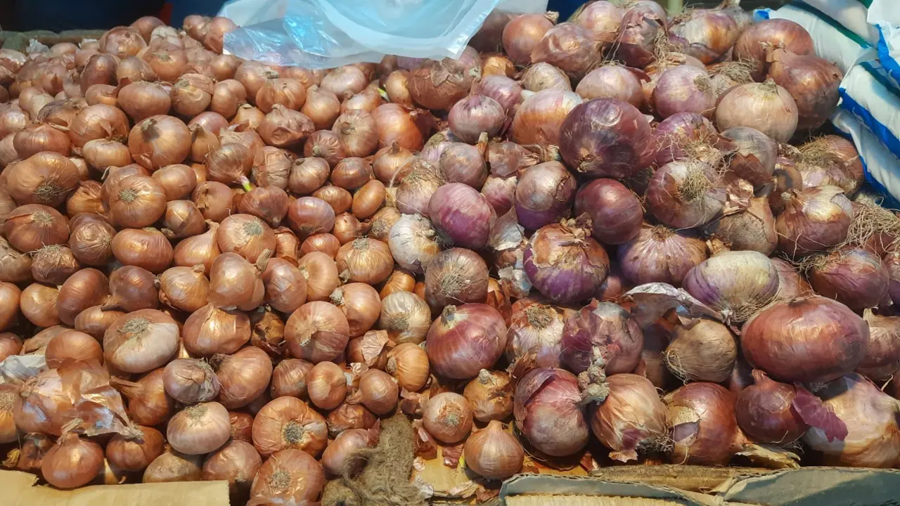 এক রাতেই পেঁয়াজের দামের ডাবল সেঞ্চুরি