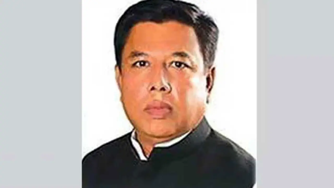 জেলা প্রশাসককে হুমকি : স্বতন্ত্র প্রার্থী পবনকে ডেকেছে কমিশন