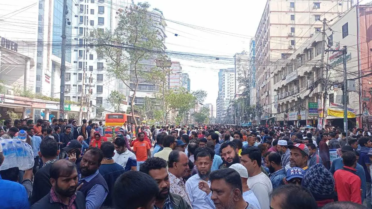 নয়াপল্টনে জড়ো হচ্ছেন বিএনপি নেতাকর্মীরা
