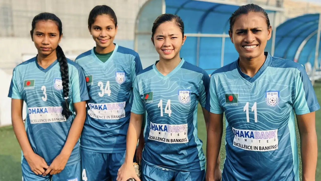 বেতন-ফি ছাড়াই বাড়ির পথে সাবিনারা