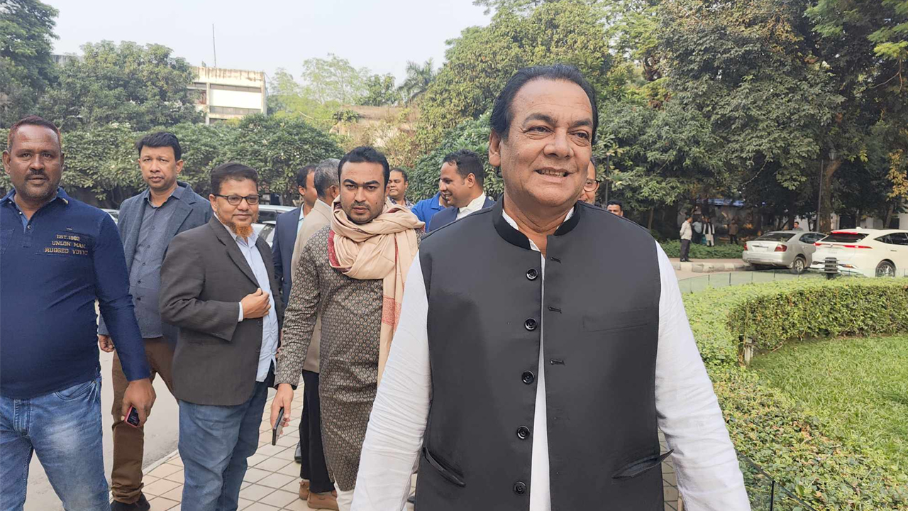 অবশেষে প্রার্থিতা ফিরে পেলেন আ.লীগের শামীম হক