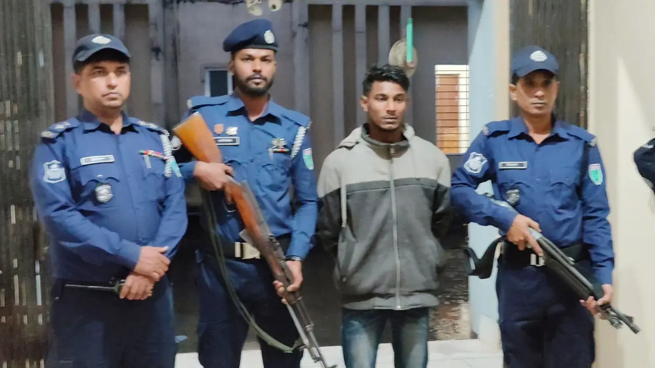 থানার ভেন্টিলেটর ভেঙে পালিয়ে যাওয়া সেই চোর গ্রেপ্তার