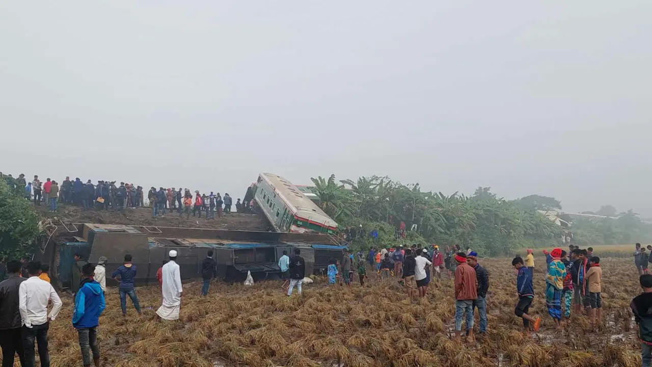 গাজীপুরে ট্রেন দুর্ঘটনায় একজন নিহত, আহত ১২