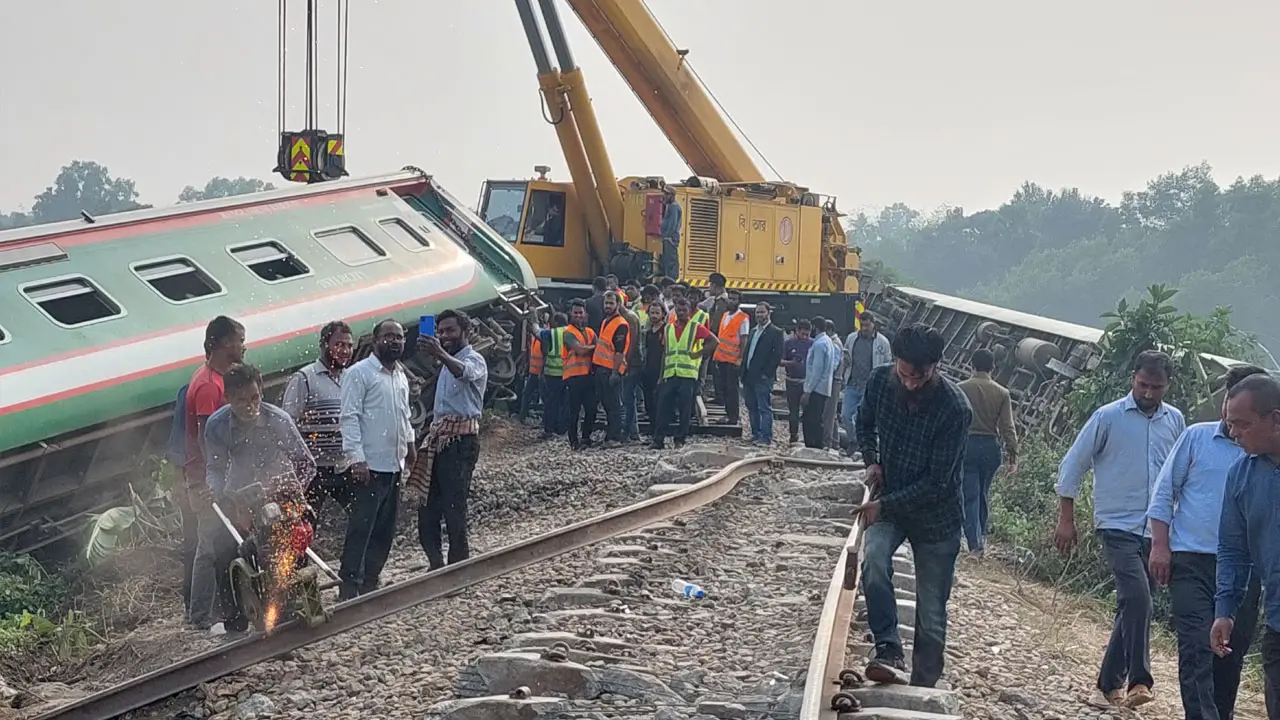 রেললাইনের ৬০০ ফুট ক্ষতিগ্রস্ত