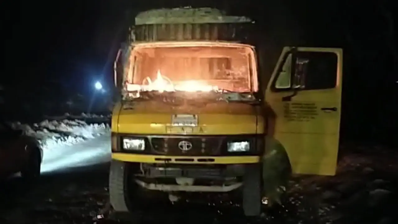 সিলেটে কাভার্ডভ্যানে আগুন দিয়েছে দুর্বৃত্তরা