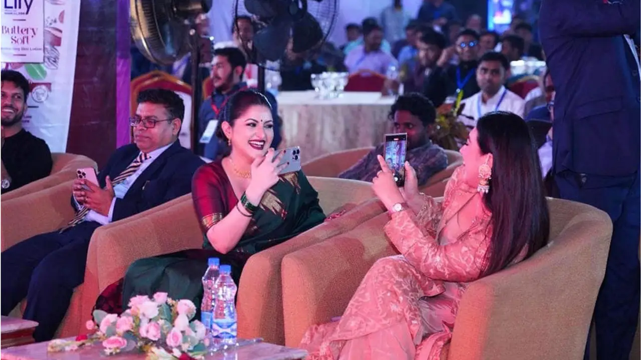 একসঙ্গে কোথায় গেলেন পরীমণি-অপু বিশ্বাস