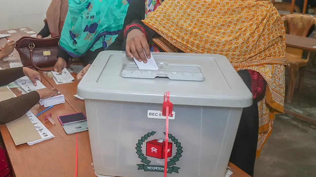 ব্যালট পেপার পরিবহন ও বিতরণে সর্বোচ্চ সতর্ক থাকার নির্দেশ