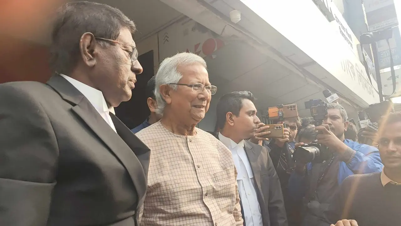 মাগরিবের পরও চলছে ড. ইউনূসের মামলার বিচারকাজ