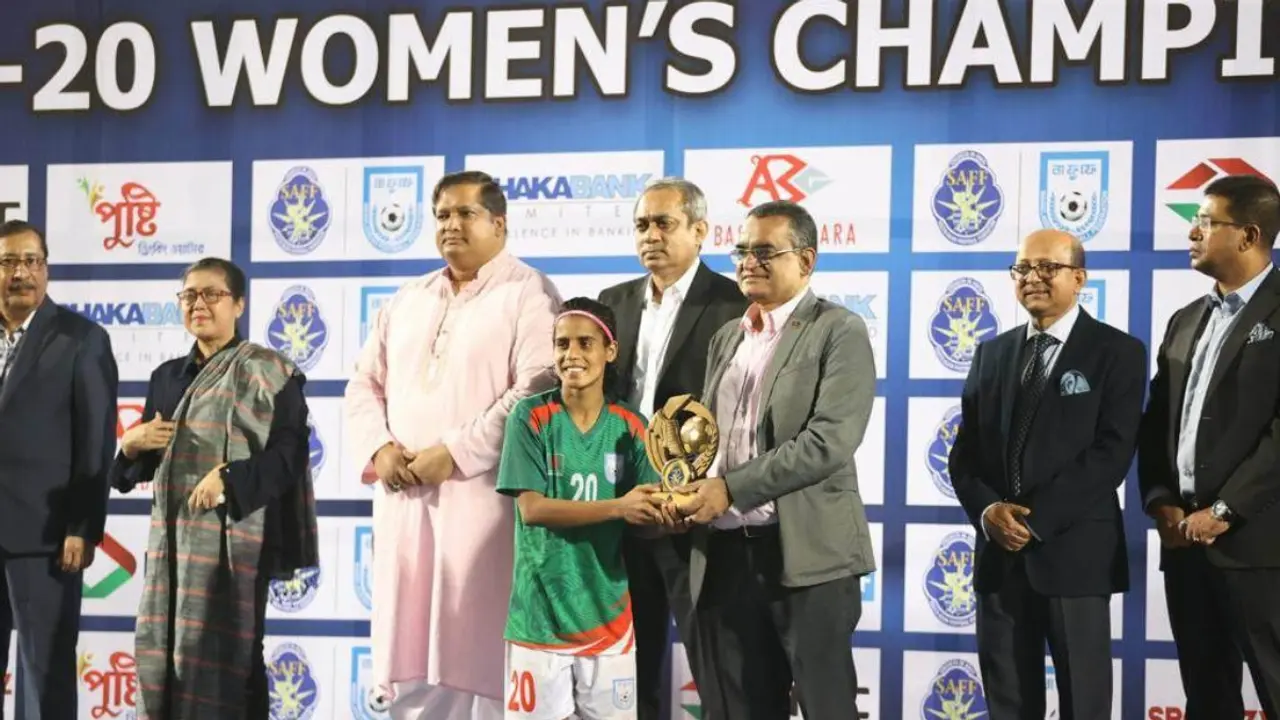 ট্রফির ছড়াছড়ি বাংলাদেশের