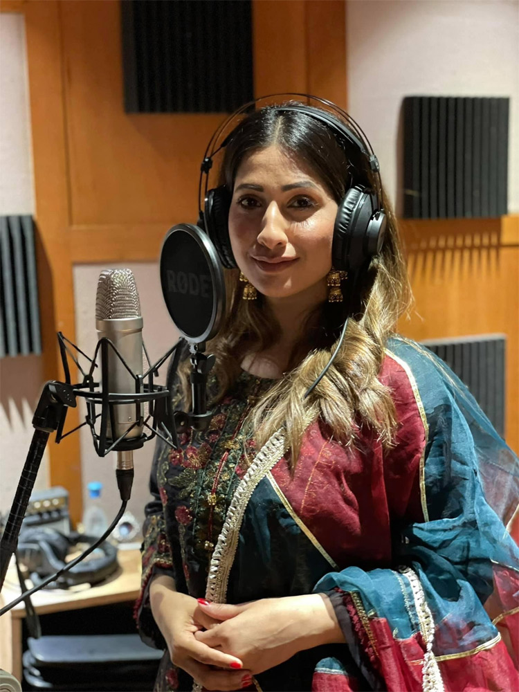 বাপ্পা মজুমদারের স্টুডিওতে টিনা রাসেল