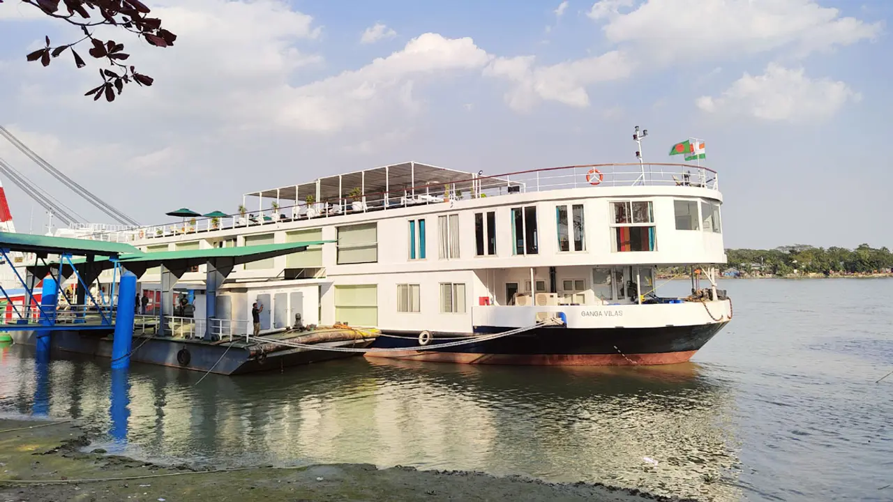 ২৮ পর্যটক নিয়ে বরিশালে ভারতের প্রমোদতরী গঙ্গা বিলাস