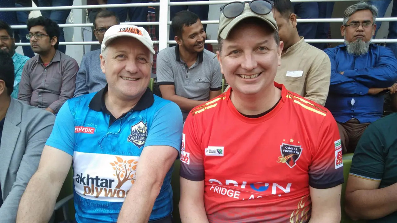 কাজের ফাঁকে বিপিএলের গ্যালারিতে এলেন তারাও