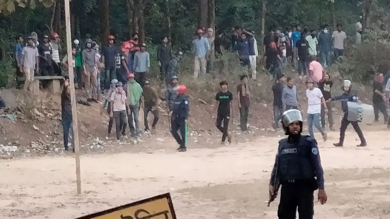ফের চবিতে ছাত্রলীগের দুই গ্রুপের সংঘর্ষ, রুম ভাঙচুর