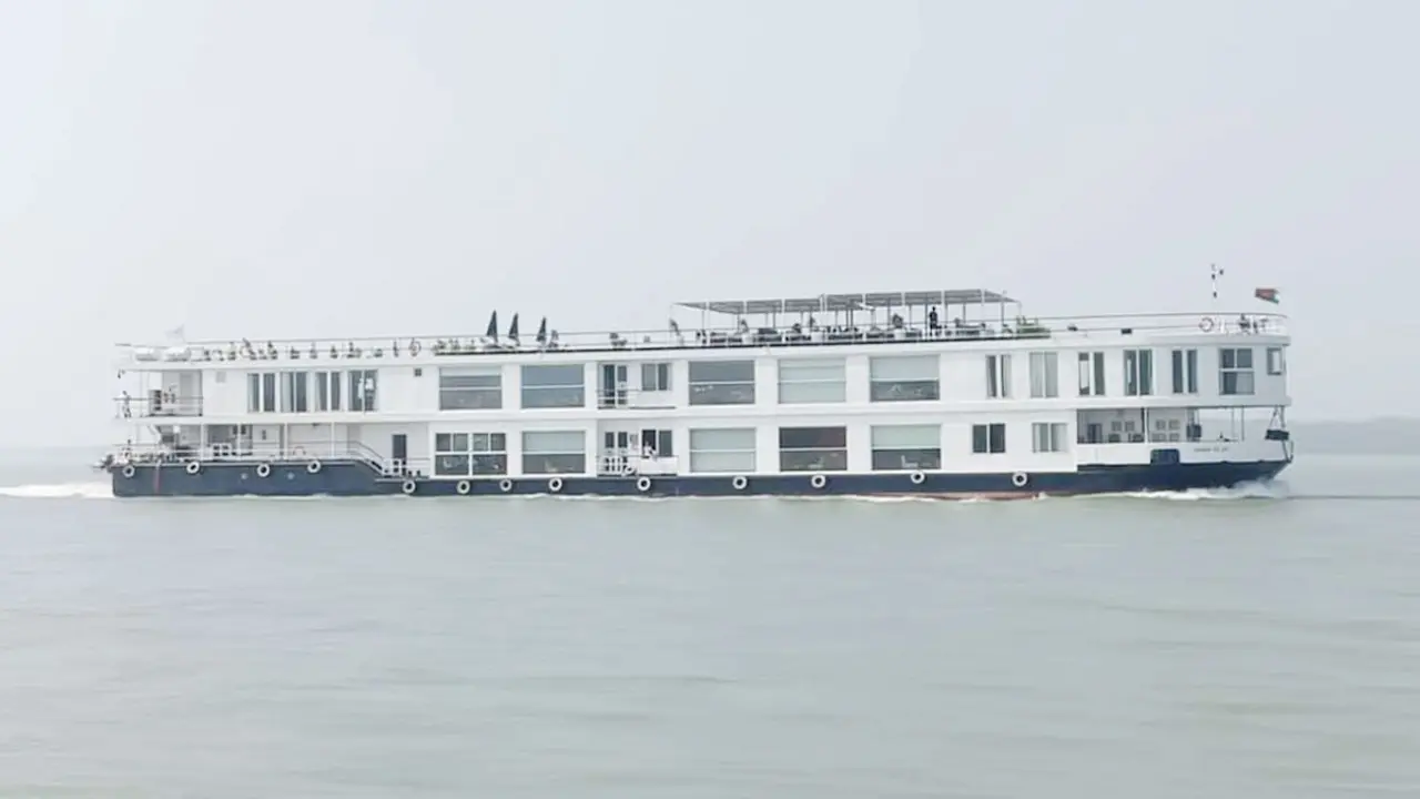 গঙ্গা বিলাস এখন মোংলায়