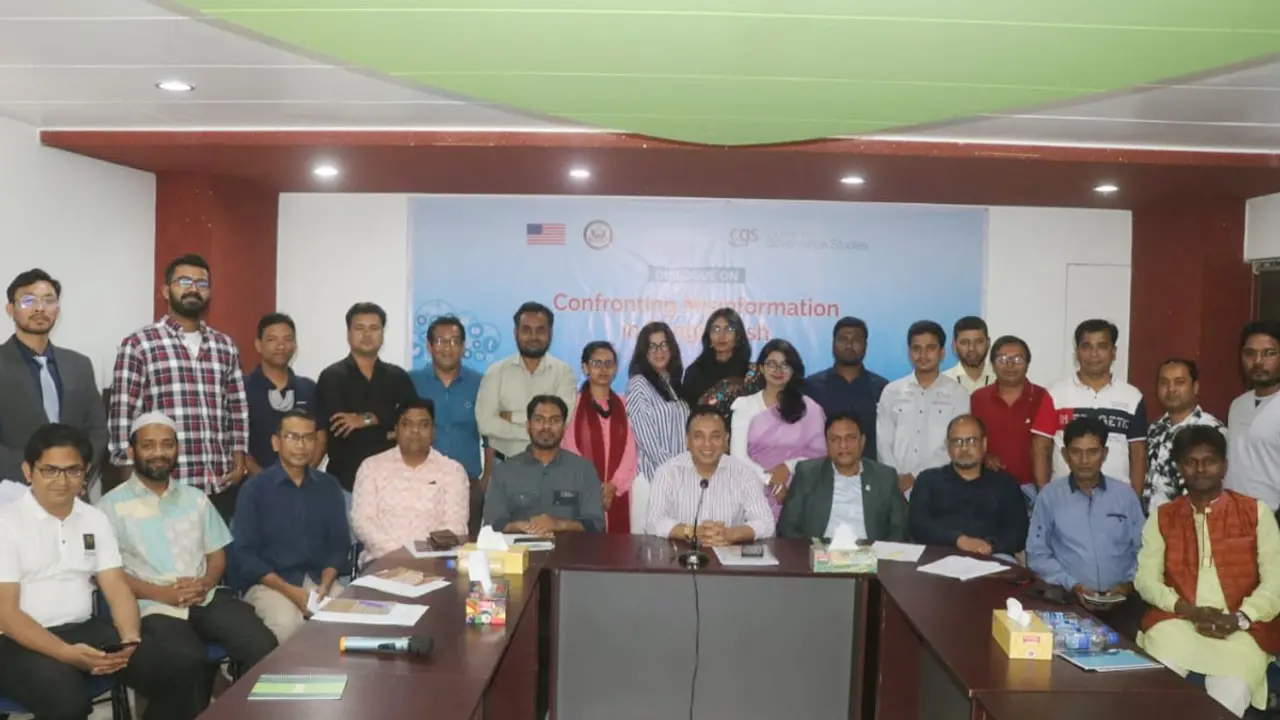 ফেক নিউজ রোধে খুলনায় গণমাধ্যমকর্মীদের সংলাপ