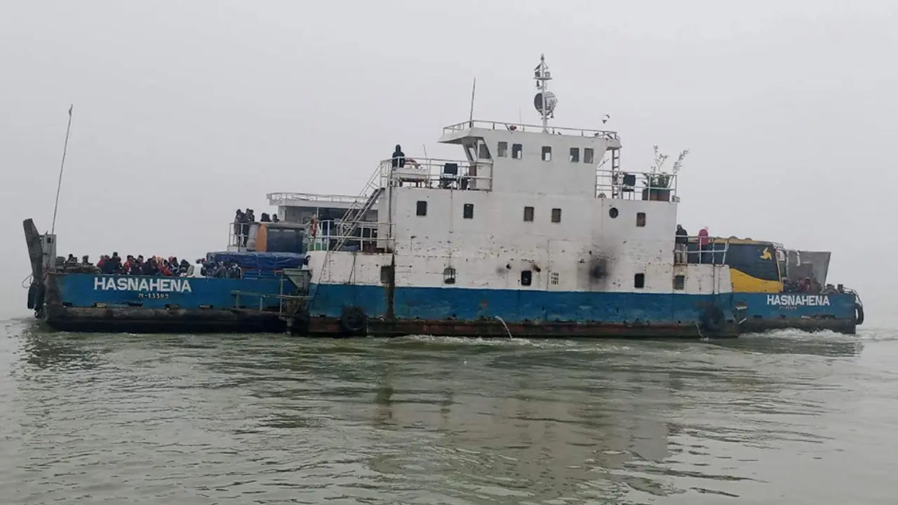 ৩ ঘণ্টা পর দৌলতদিয়া-পাটুরিয়া নৌপথ স্বাভাবিক