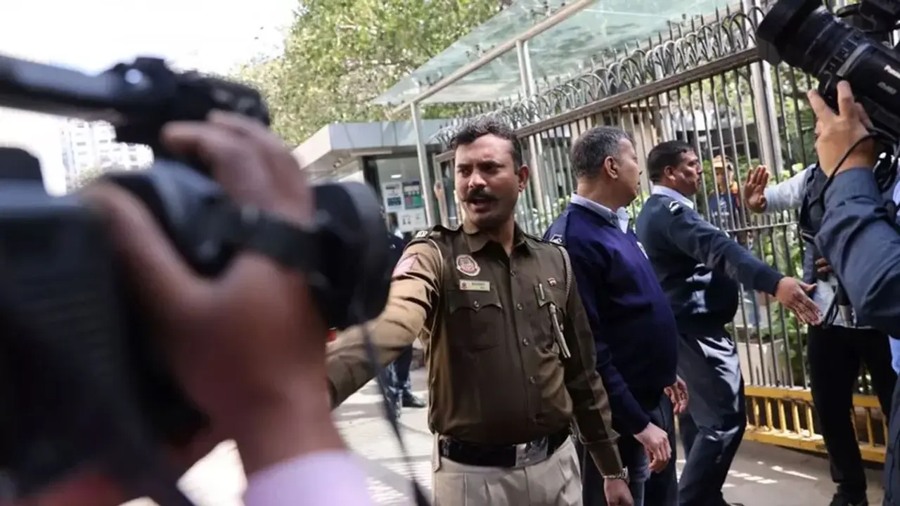 ভারতে কর্মীদের নির্ভয়ে সংবাদ পরিবেশনের নির্দেশ বিবিসি প্রধানের