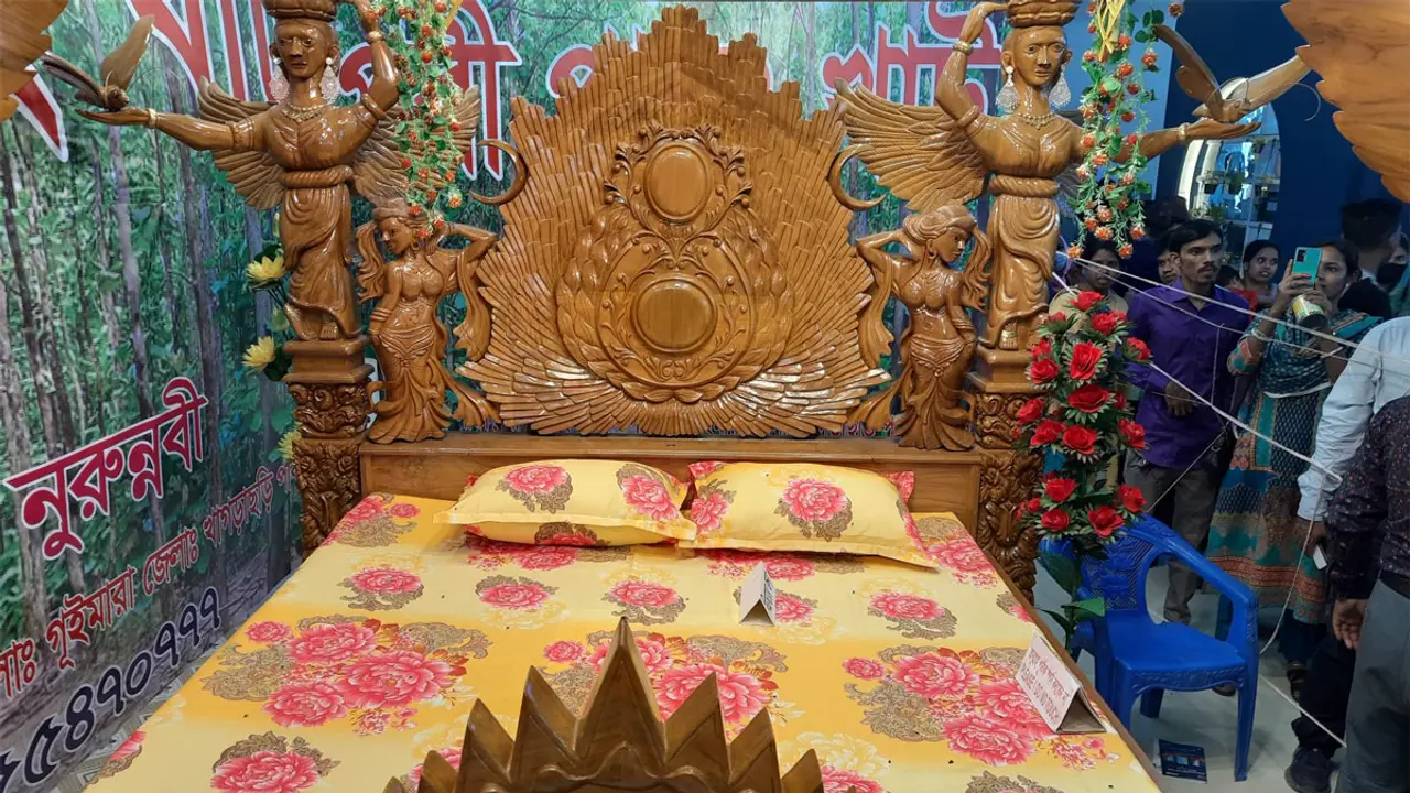 এক ভরি সোনা-এফজেড মোটরসাইকেল ফ্রি, তবু বিক্রি হয়নি কোটি টাকার খাট