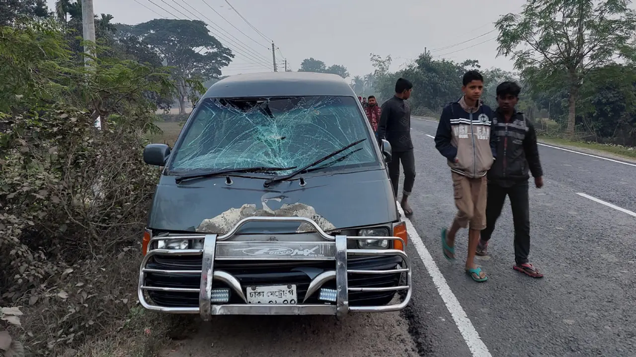 মাইক্রোবাসের ধাক্কায় প্রাণ গেল বৃদ্ধের