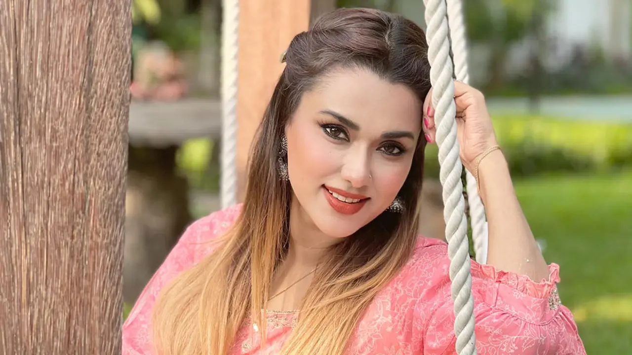 সংগ্রামী নারীর ভূমিকায় ববি
