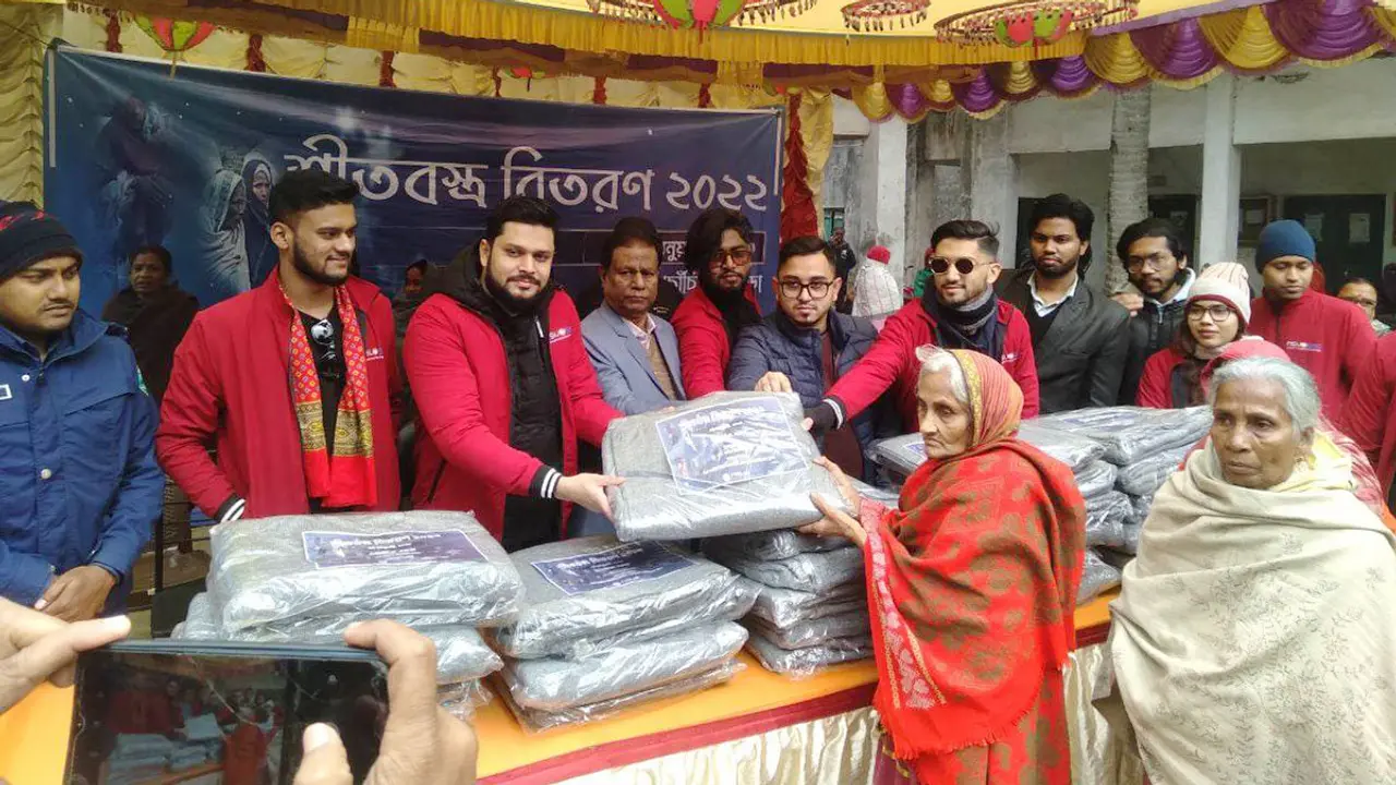 বগুড়ায় শীতার্তদের কম্বল দিলো নর্থ সাউথ ইউনিভার্সিটি সোশ্যাল ক্লাব
