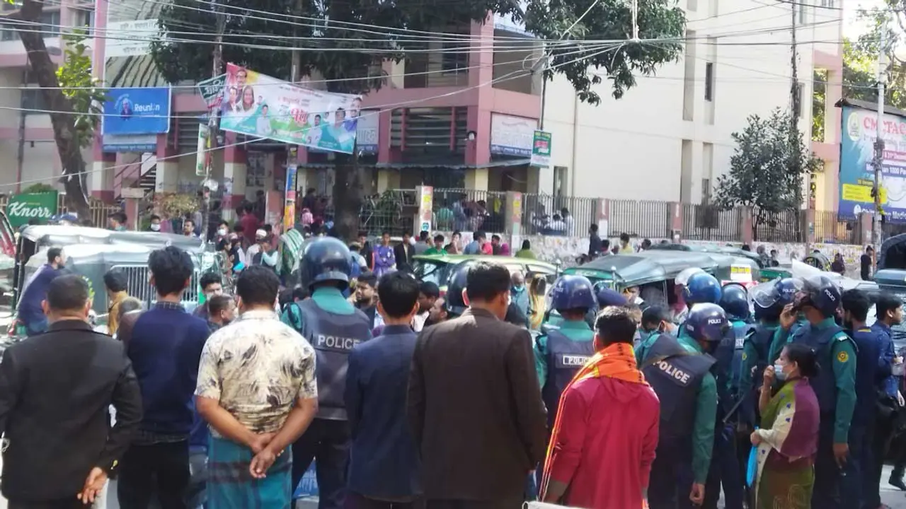 চমেকে পুলিশের ওপর হামলার অভিযোগে ৬০ জনের বিরুদ্ধে মামলা
