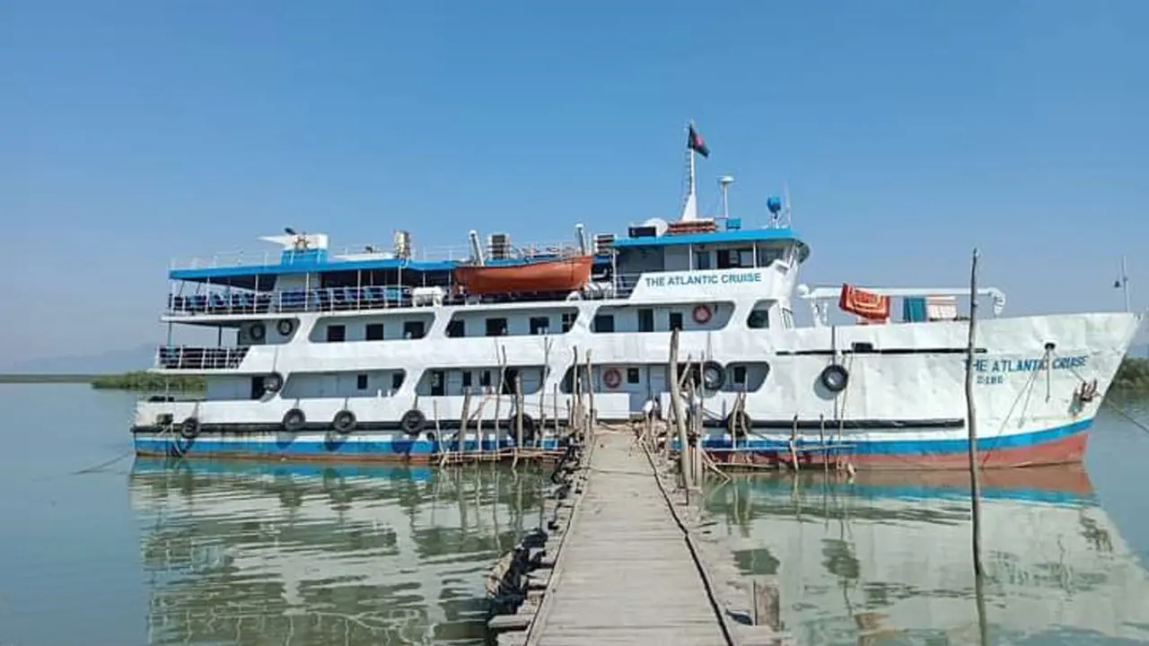 ১০ মাস পর টেকনাফ-সেন্ট মার্টিনে পর্যটকবাহী জাহাজ চলাচল শুরু
