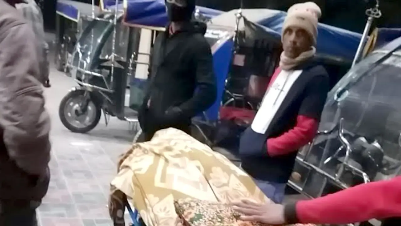 সাপের কামড়ে প্রাণ গেল সাপুড়ের