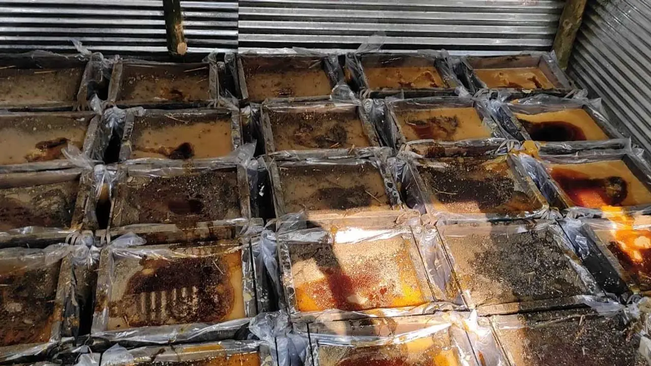নওগাঁয় ৪ গুড় ব্যবসায়ীকে ১ লাখ ৬০ হাজার টাকা জরিমানা