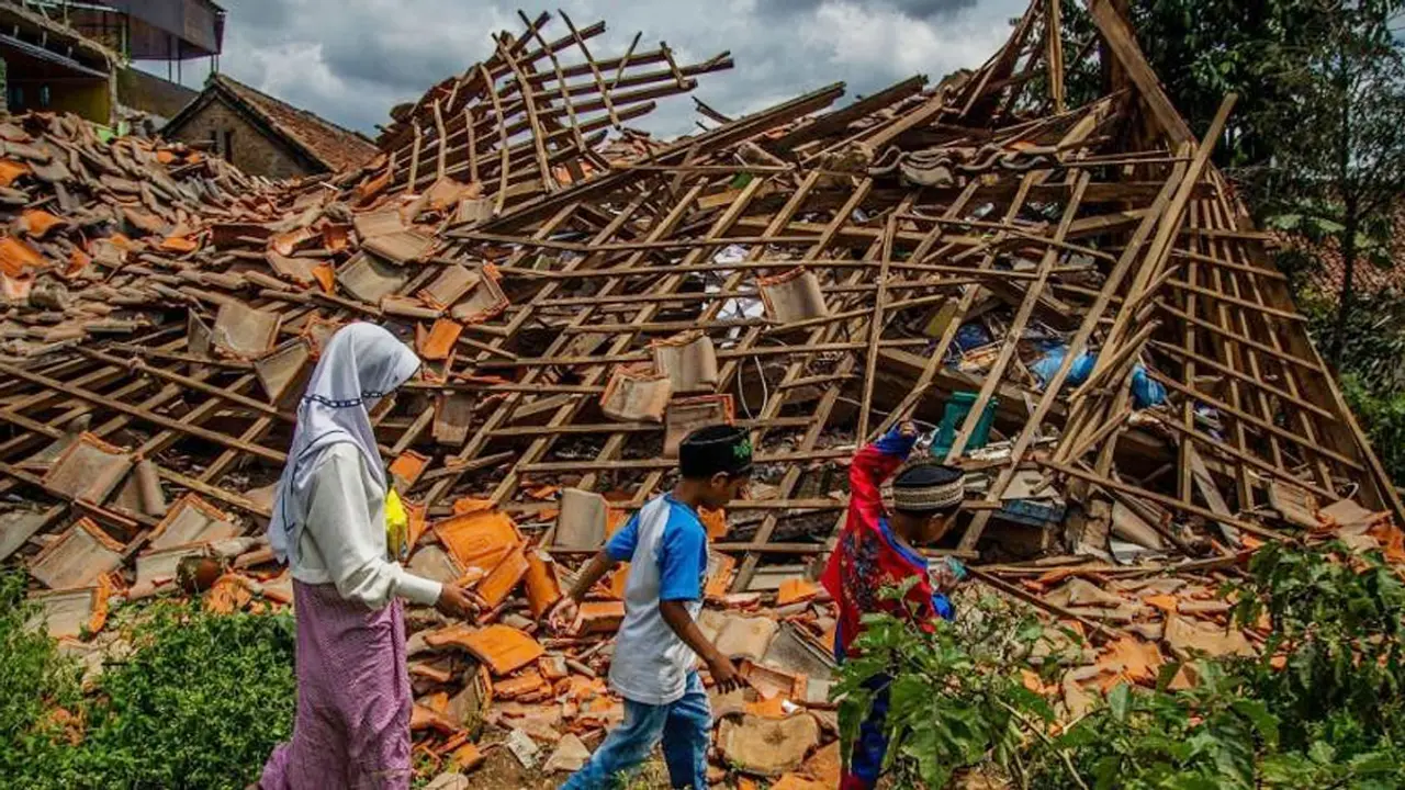 ইন্দোনেশিয়ায় ৭ মাত্রার ভূমিকম্প