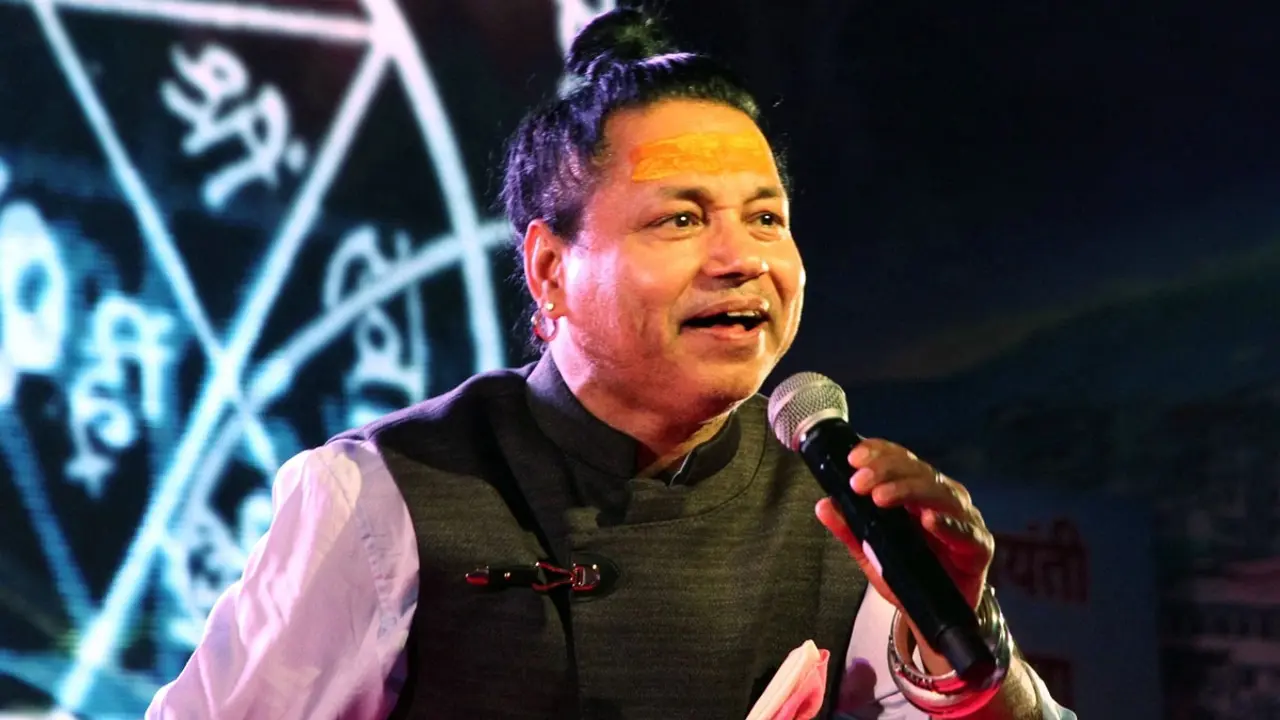 হিন্দি গান গাওয়ায় আক্রমণের শিকার কৈলাশ খের