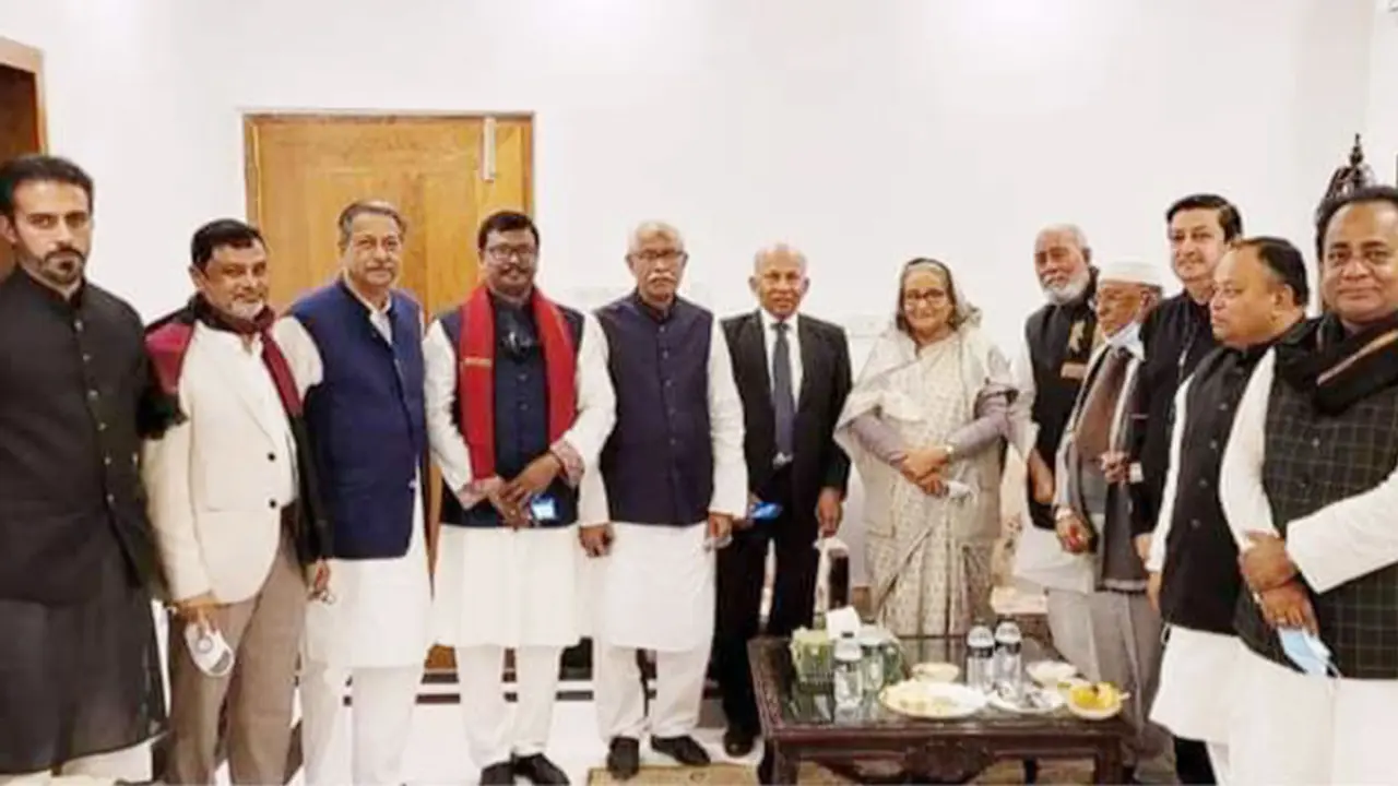 মায়ের স্মৃতি বিজড়িত জমি ঘুরে দেখলেন প্রধানমন্ত্রী